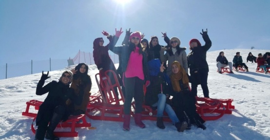 Pursaklarlı kadınlar kayak merkezinde keyifli bir gün geçirdi