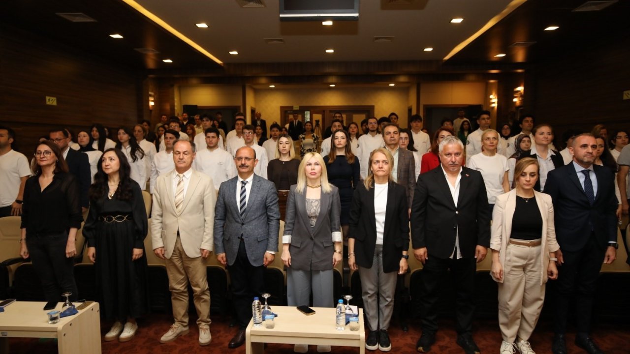 Akdeniz Üniversitesi’nde Gastronomi Öğrencilerine Ceket Ve Bıçak Töreni