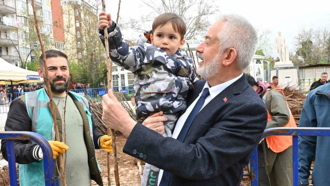 Isparta Belediyesi 55 Bin Meyve Fidanı Dağıttı