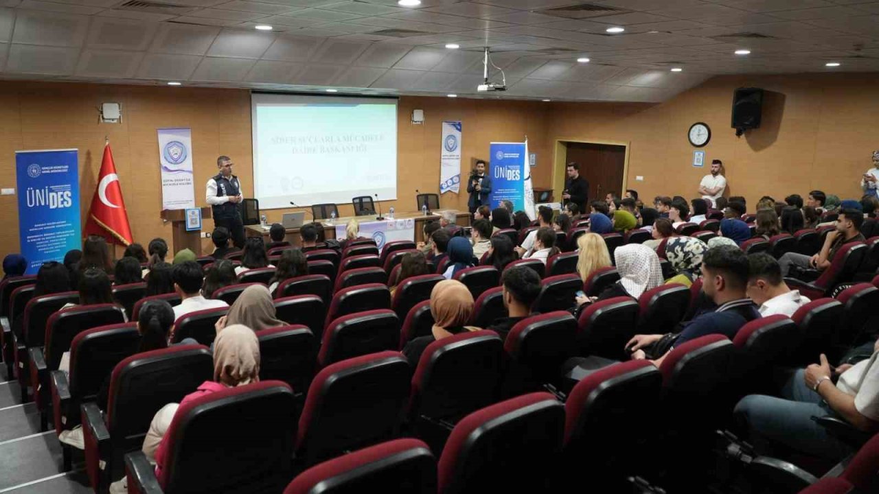 Karabük Emniyeti Üniversite Öğrencilerini Dijital Tehlikelere Karşı Bilinçlendirdi