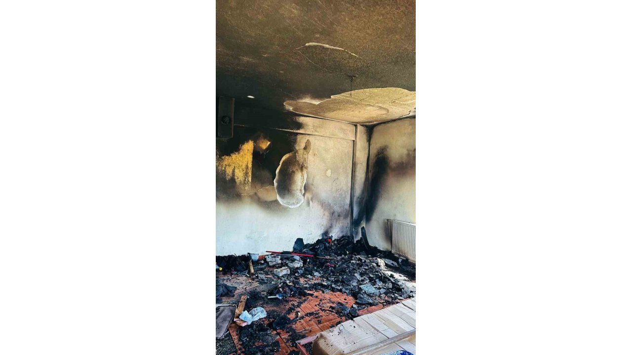 Siirt’te Sobadan Çıkan Kıvılcımlar Evi Küle Çevirdi