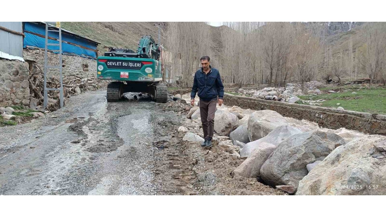 Köylülerin İmdadına Dsi Ve Belediye Yetişti