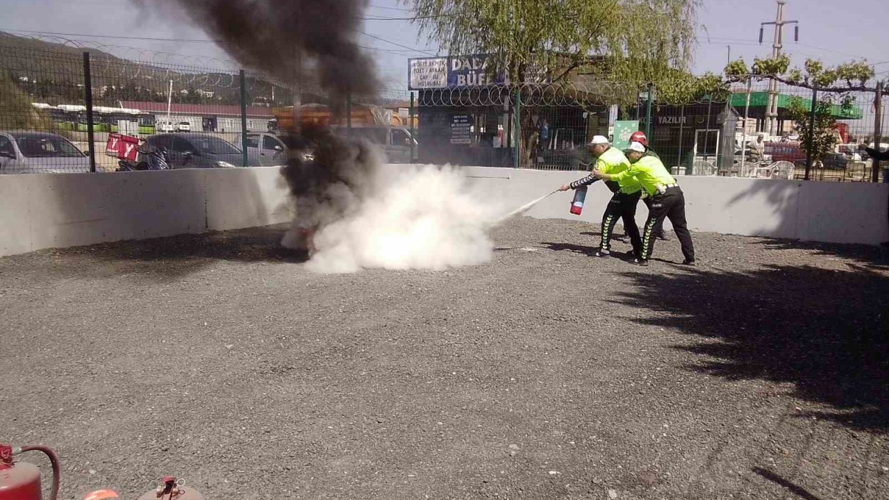 Polislere Yangın Söndürme Eğitimi