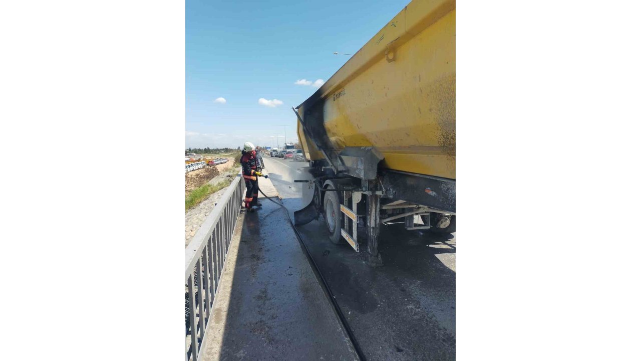 Hafriyat Kamyonunun Lastiğinde Çıkan Yangın Korkuttu