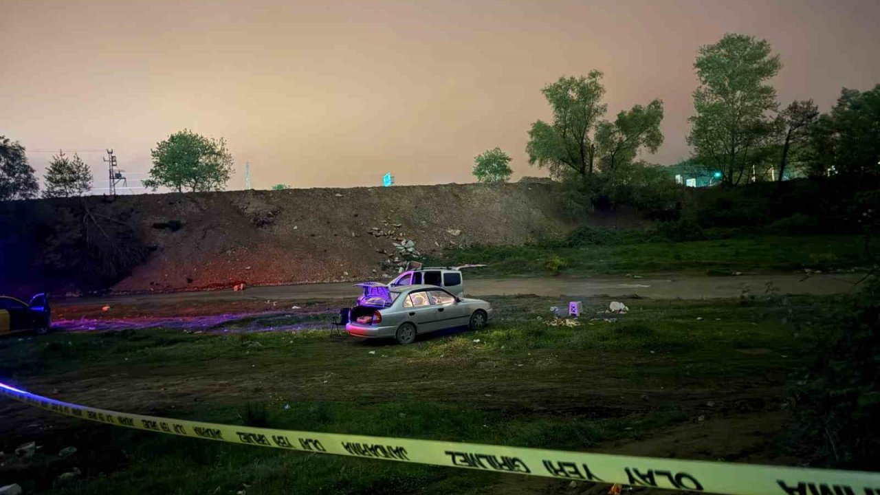 Dere Kenarında Çıkan Kavgada Biri Emekli Polis, İki Kişi Silahla Vurularak Yaralandı