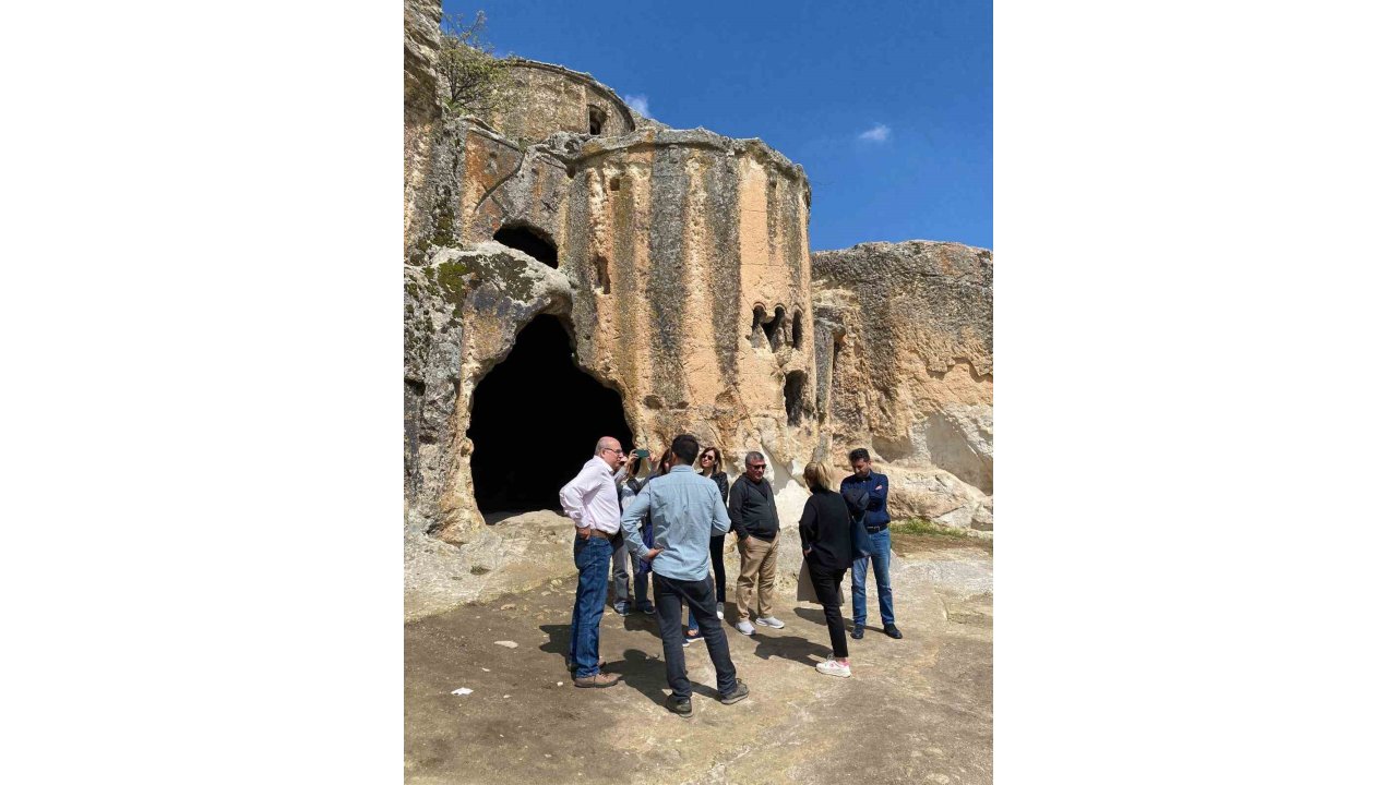 Akademisyenler Frig Vadisi’ni Gezdi