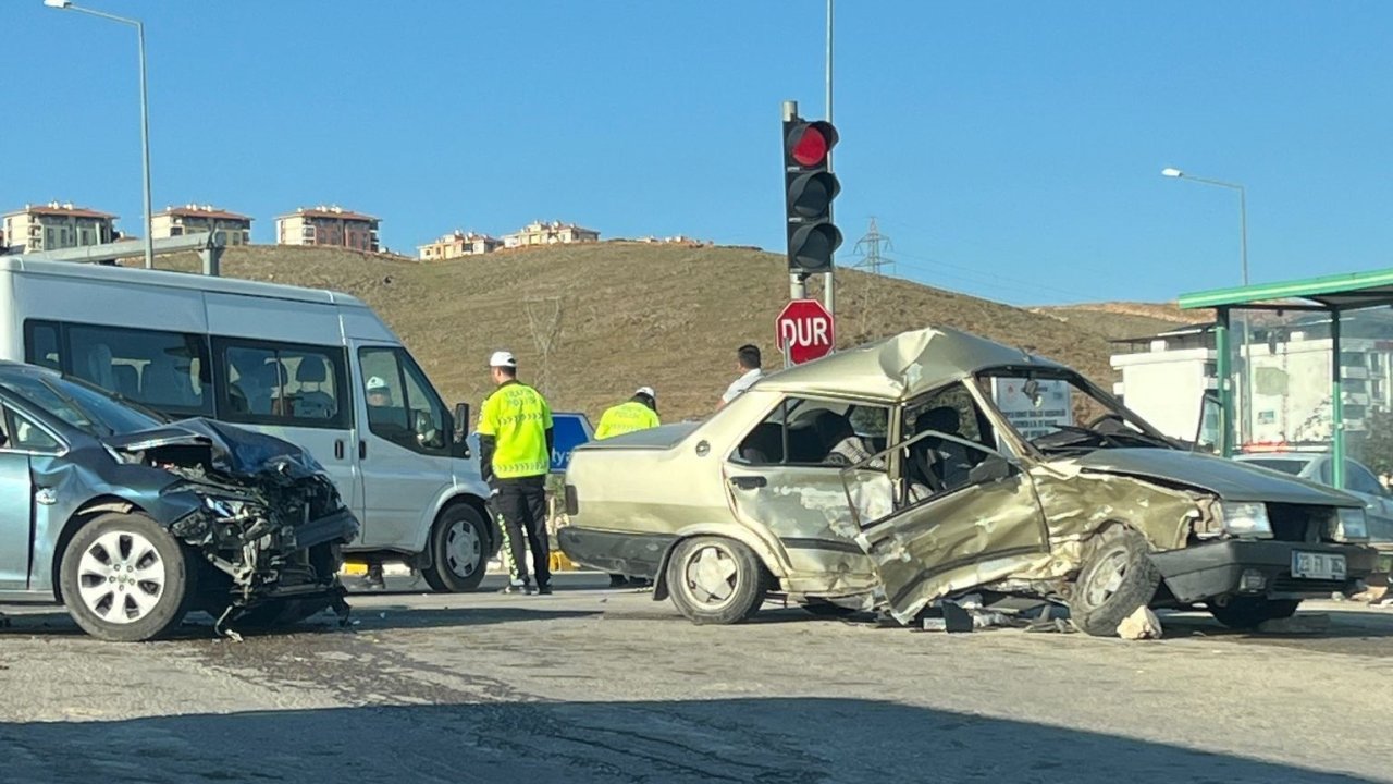 Elazığ’da Zincirleme Trafik Kazası: 1 Ölü 3 Yaralı