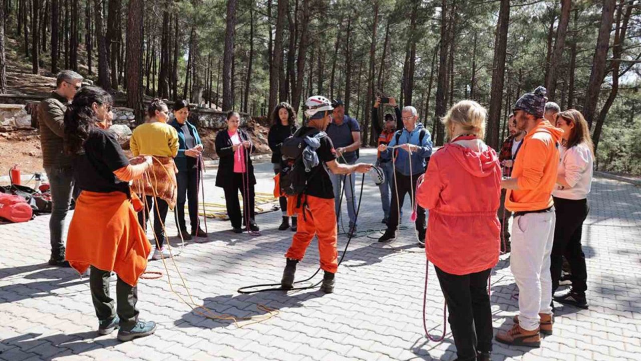 Mahalle Afet Gönüllüsü Eğitimleri Başladı