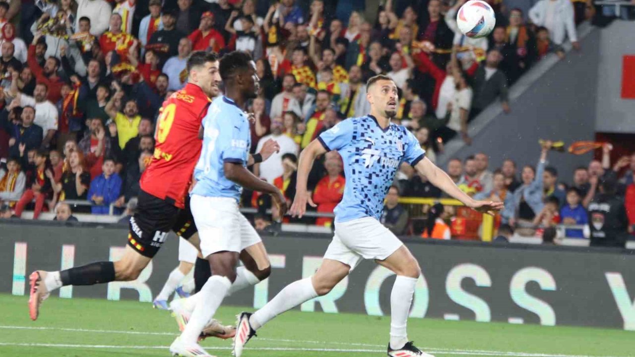 Trendyol Süper Lig: Göztepe: 2 - Başakşehir: 0 (İlk Yarı)