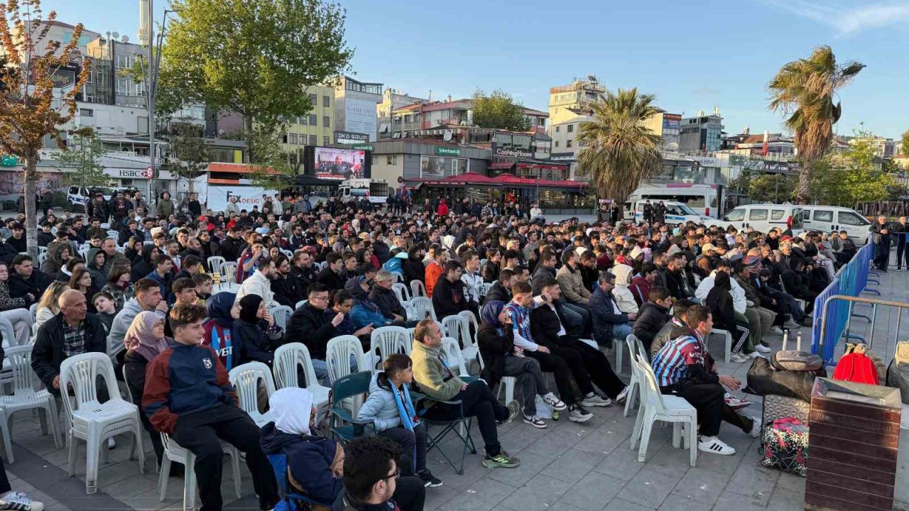Pendik Sahil Meydanında Final Coşkusu Ve Hüzün Bir Arada