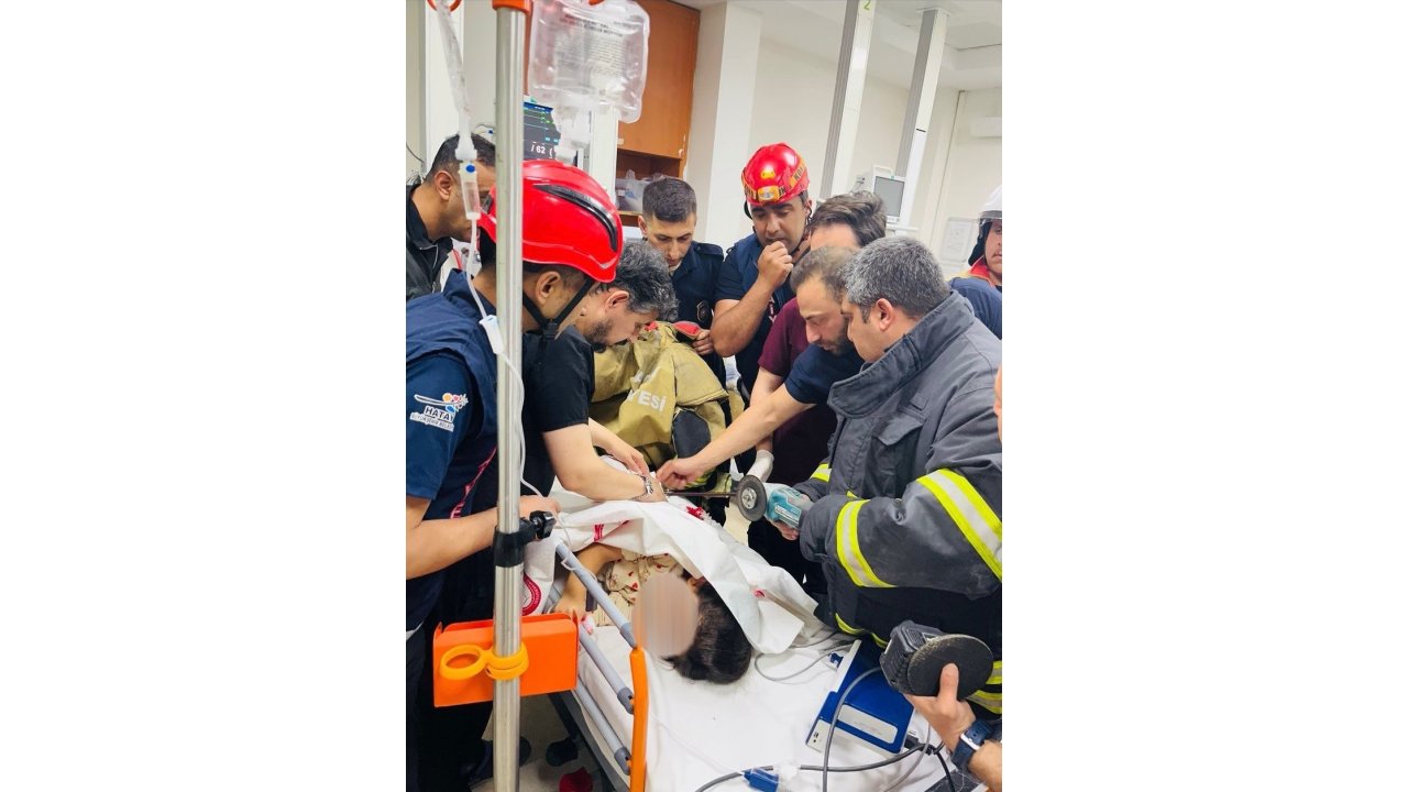 Çocuğun Beline Demir Saplandı