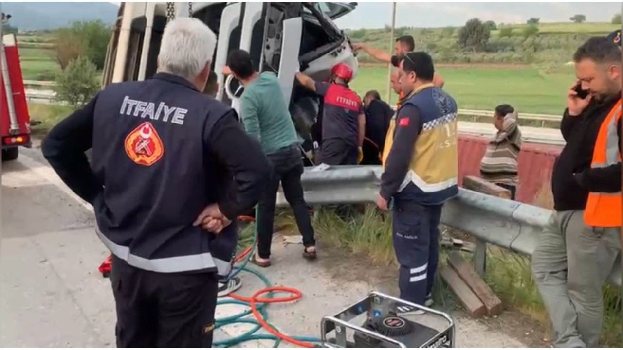 Osmaniye’de Tır Şarampole Devrildi: 1 Ölü