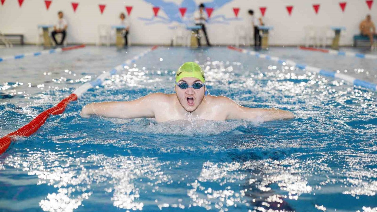 Özel Sporcular Aliağa’da Kulaç Attı