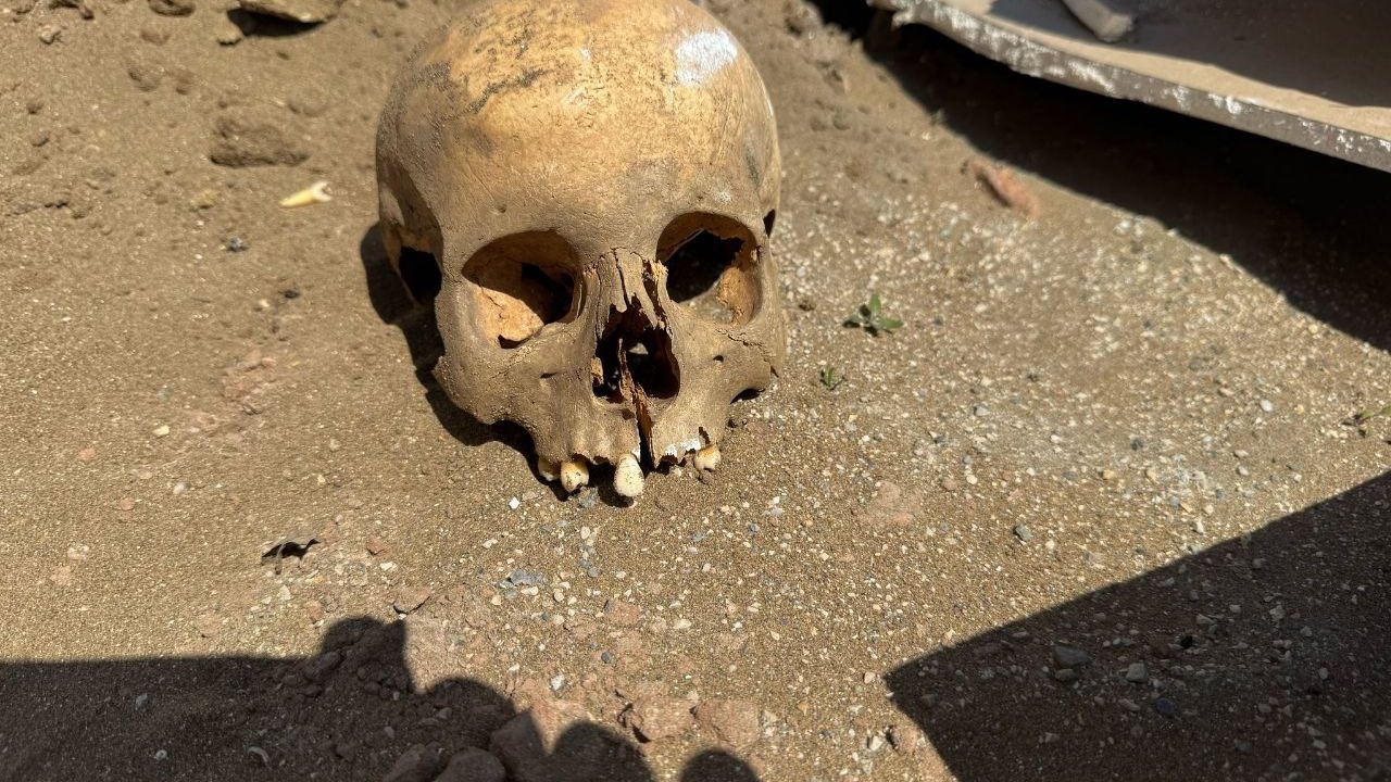 İnşaat İşçilerinin Bulduğu Kafatası Ekipleri Harekete Geçirdi