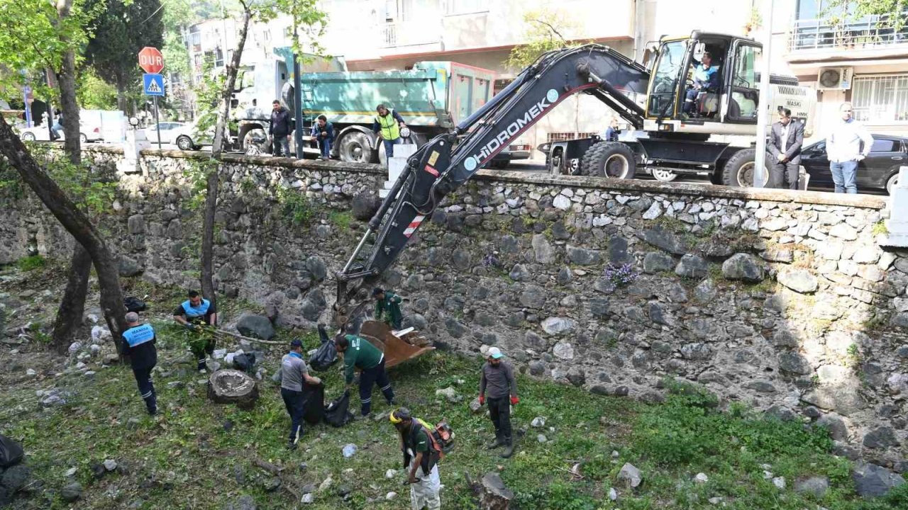 Çaybaşı Deresi Hem Temizlendi Hem De Yeni Fidanlar Dikildi