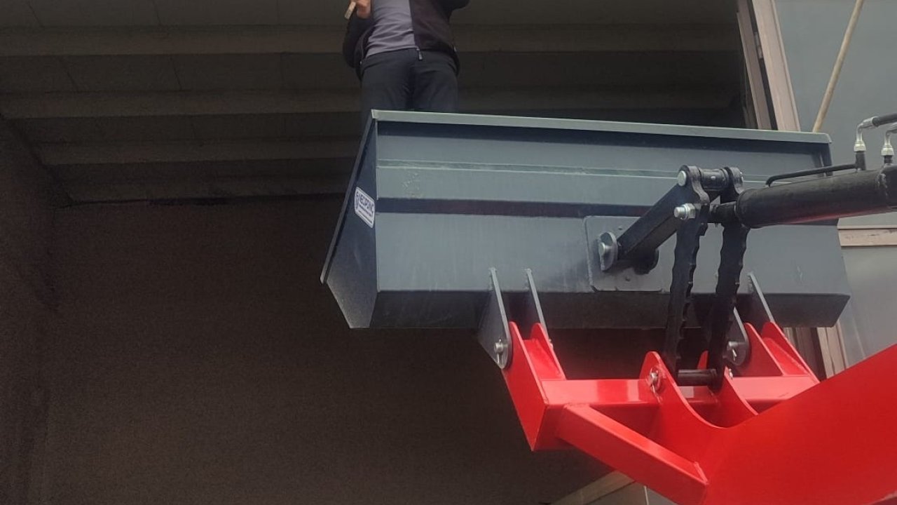 Malatya’da Pencereye Sıkışan Güvercini Esnaf Kurtardı