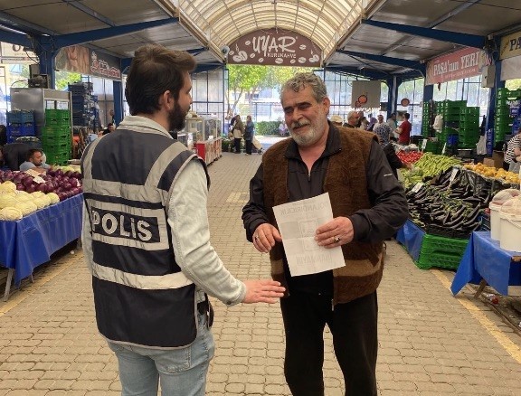 Gönen’de Polisten Bilgilendirme Çalışması