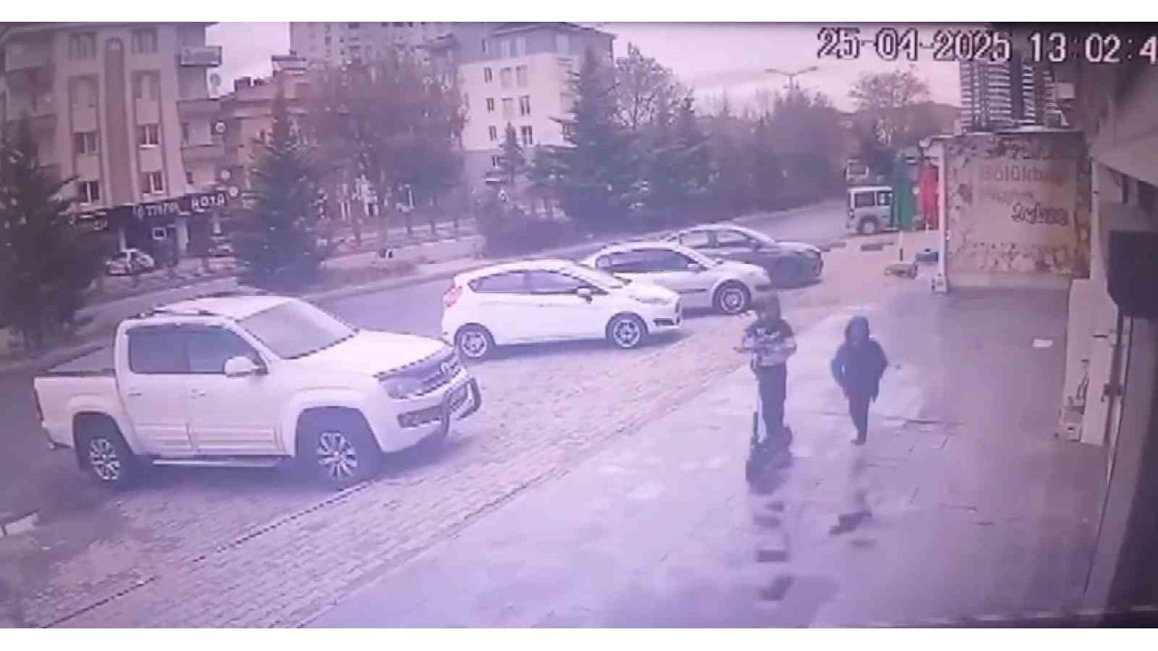 Hırsızlar Önce Kameralara, Sonra Polise Yakalandı