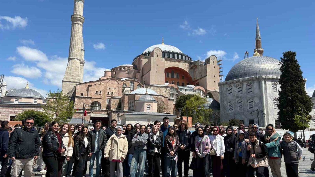 İstanbul’u Gezdiler