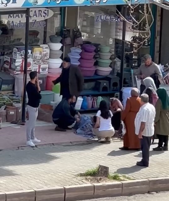 Elazığ’da Cam Silen Kadın 1. Kattan Düşerek Yaralandı