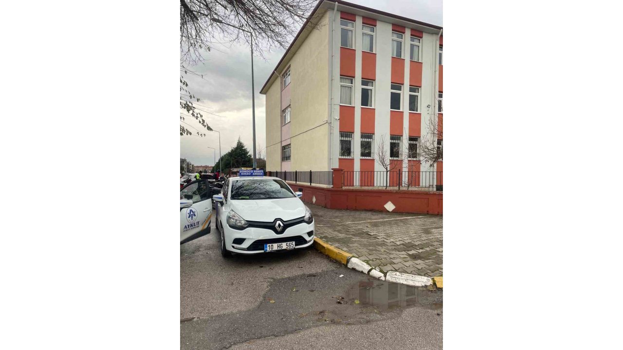 Okul Civarında Sürücü Kursuna Velilerden Tepki