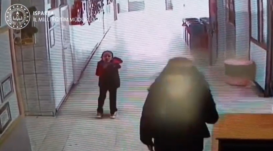 Sınıfta Ölümle Burun Buruna Gelen Öğrenciye Öğretmeni Can Oldu