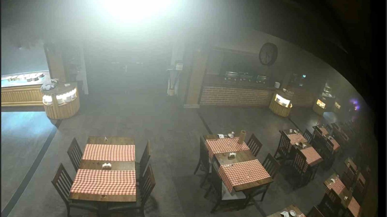 Grill Cihazı Alev Aldı, Otel Kül Oldu: İlk Görüntüler Ortaya Çıktı