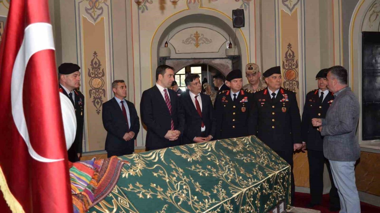 Jandarma Genel Komutanı Orgeneral Ali Çardakçı, Ertuğrul Gazi Türbesi’nde Dua Etti