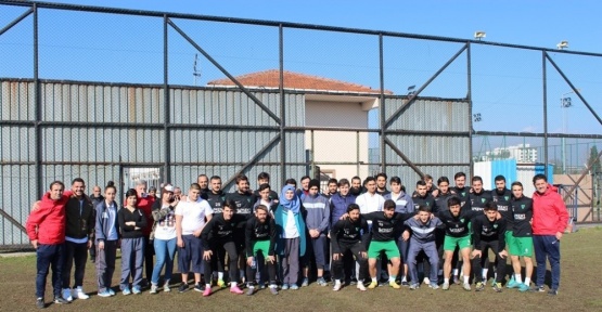 Beyaz Kalpler’den Kocaelispor antrenmanına ziyaret
