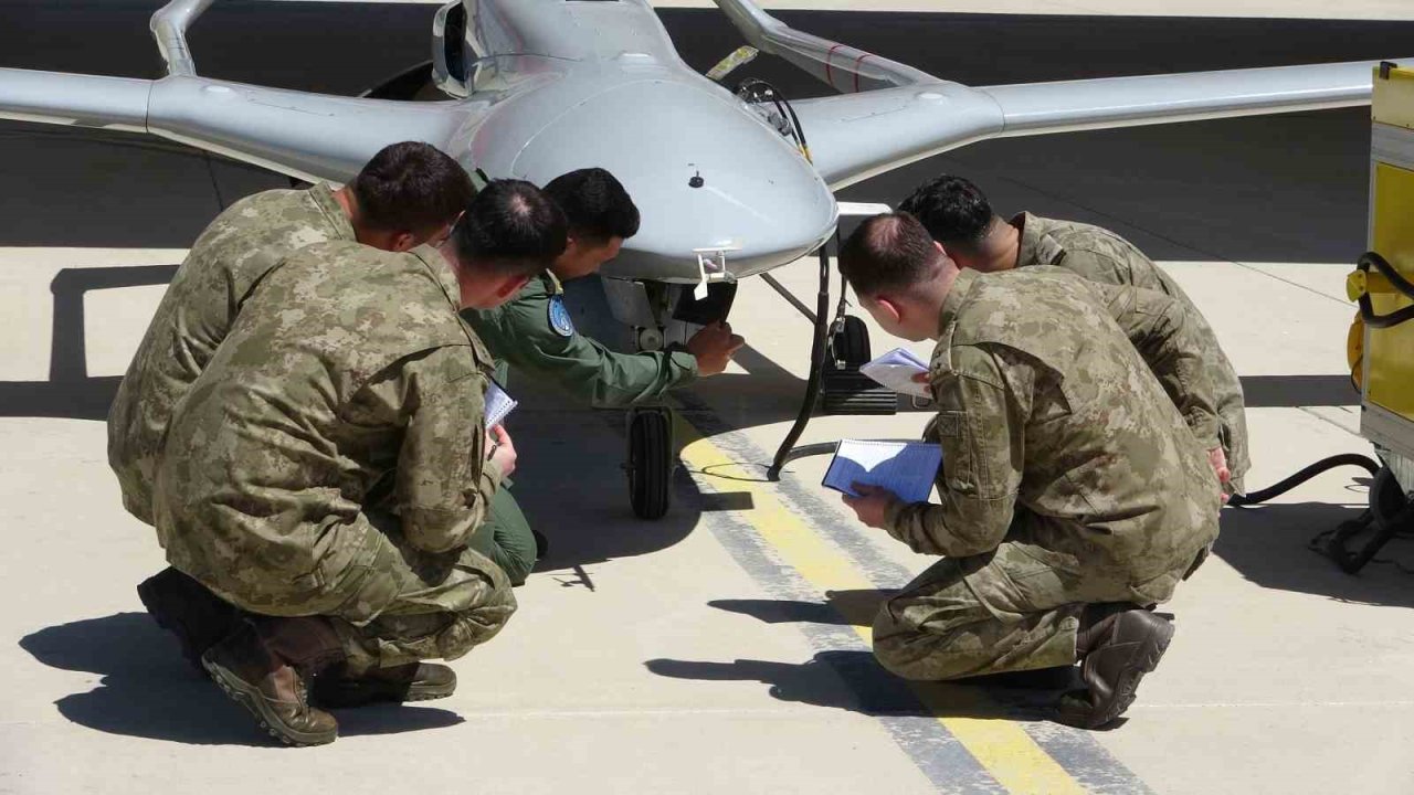 Isparta’da 18 Haftalık Eğitimle Bayraktar Tb2 Pilotları Yetiştiriliyor