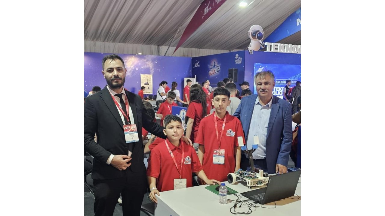 Başkan Pütün, Beyağaçlı Öğrencileri Kktc Teknofest’te Yalnız Bırakmadı