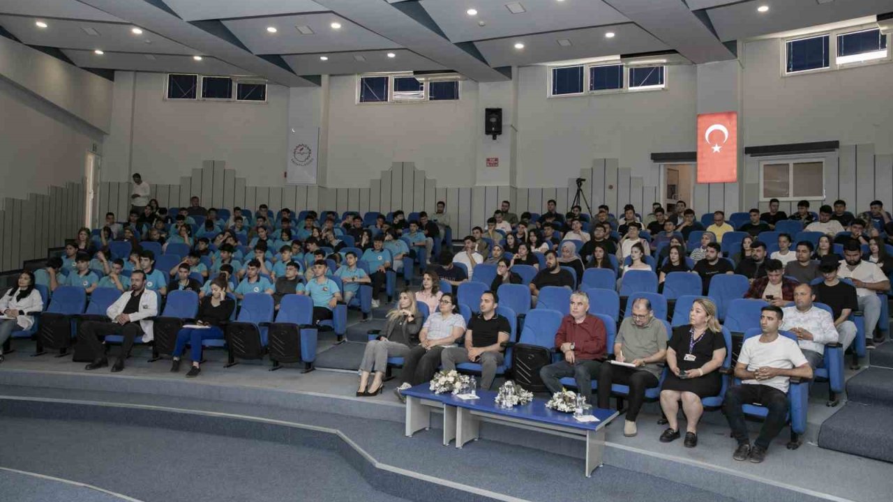 Mersin’de ’yeşil Dönüşüm’ Paneli Düzenlendi