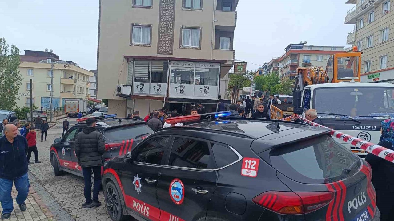 Sancaktepe’de Otomobil Telefoncuya Daldı