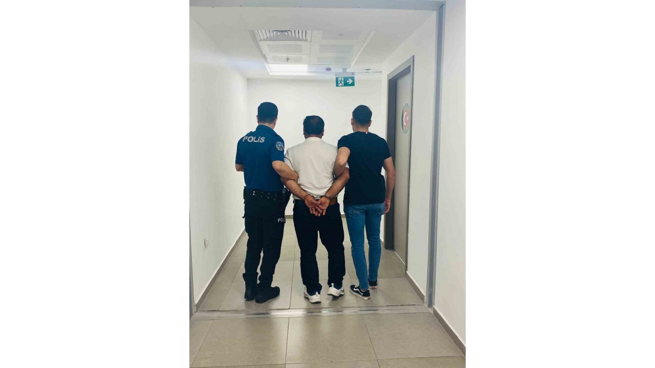 Kırmızı Bültenle Aranan Hükümlü Pasaport Kontrolünde Yakalandı