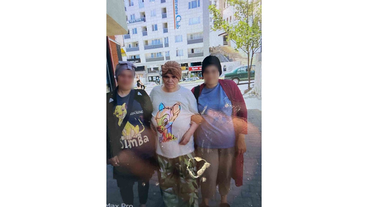 Balkondan Düşen Kadın Hayatını Kaybetti