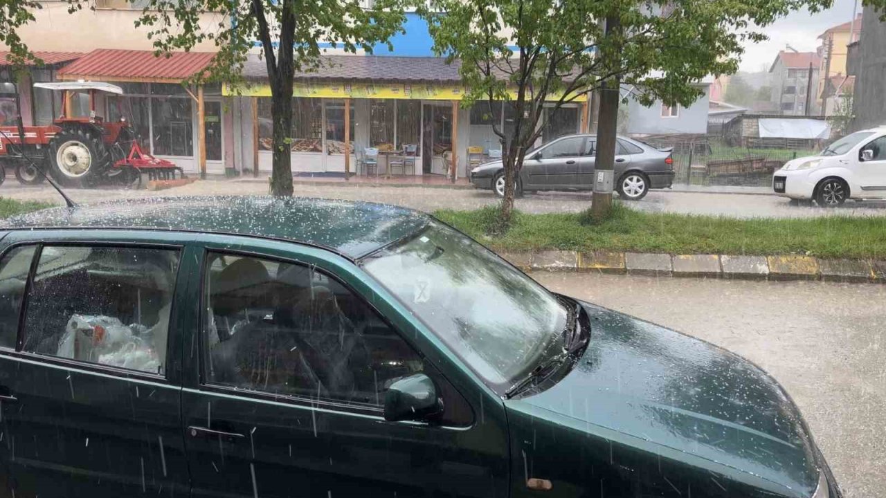 Kastamonu’da Dolu Ve Sağanak Yağış Etkili Oldu