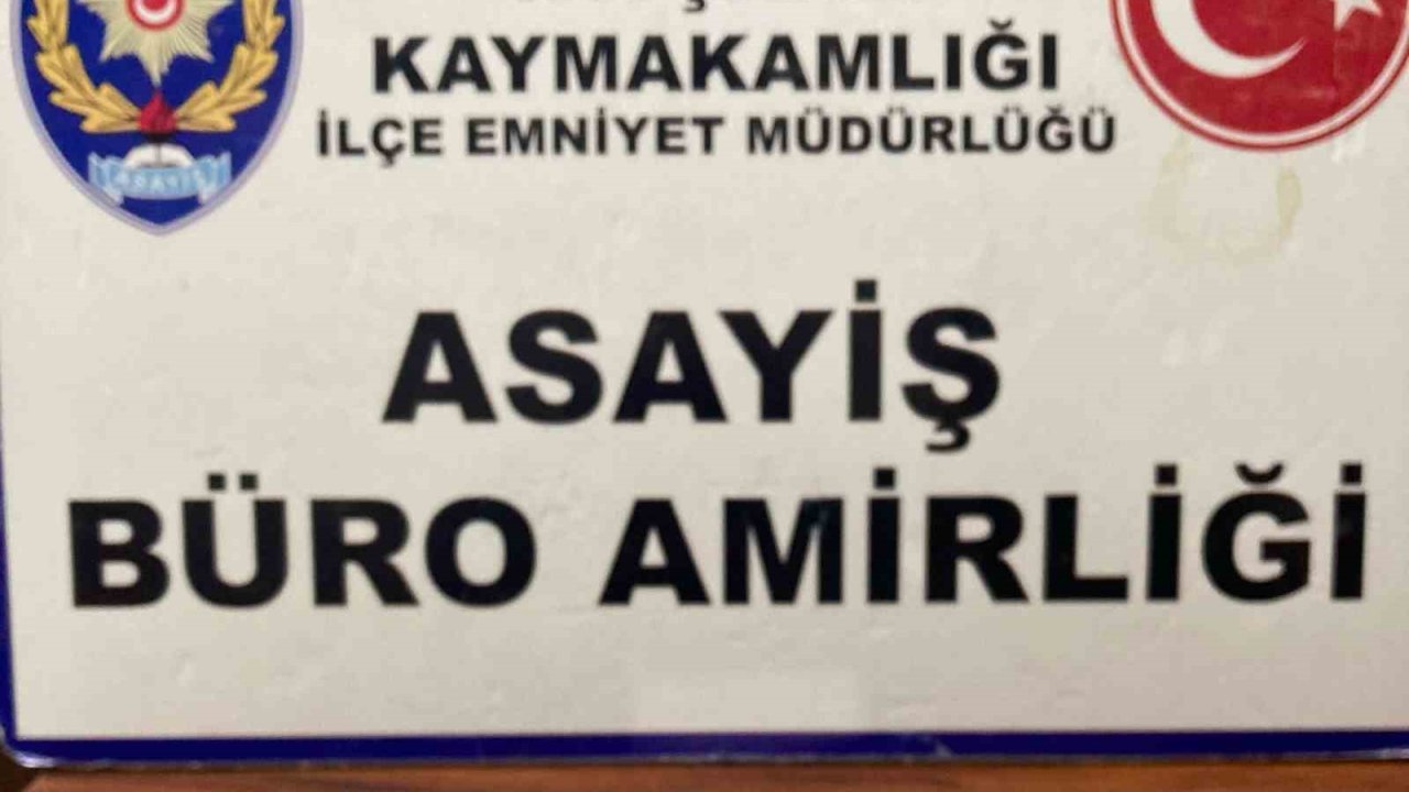 Kütahya’da Kitap Arasına Uyuşturucu Koyarak Satan Şüpheli Tutuklandı