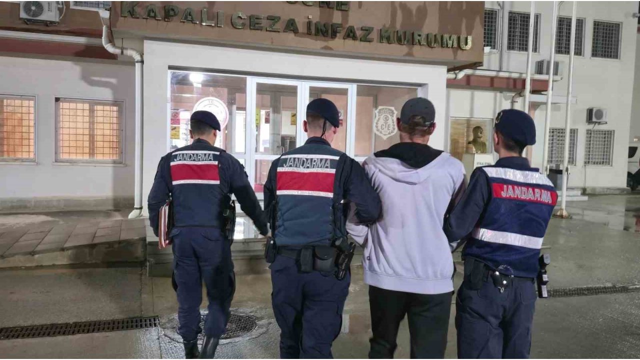 Jandarma Şüphesinde Haklı Çıktı, Aranan Şahıs Yakayı Ele Verdi