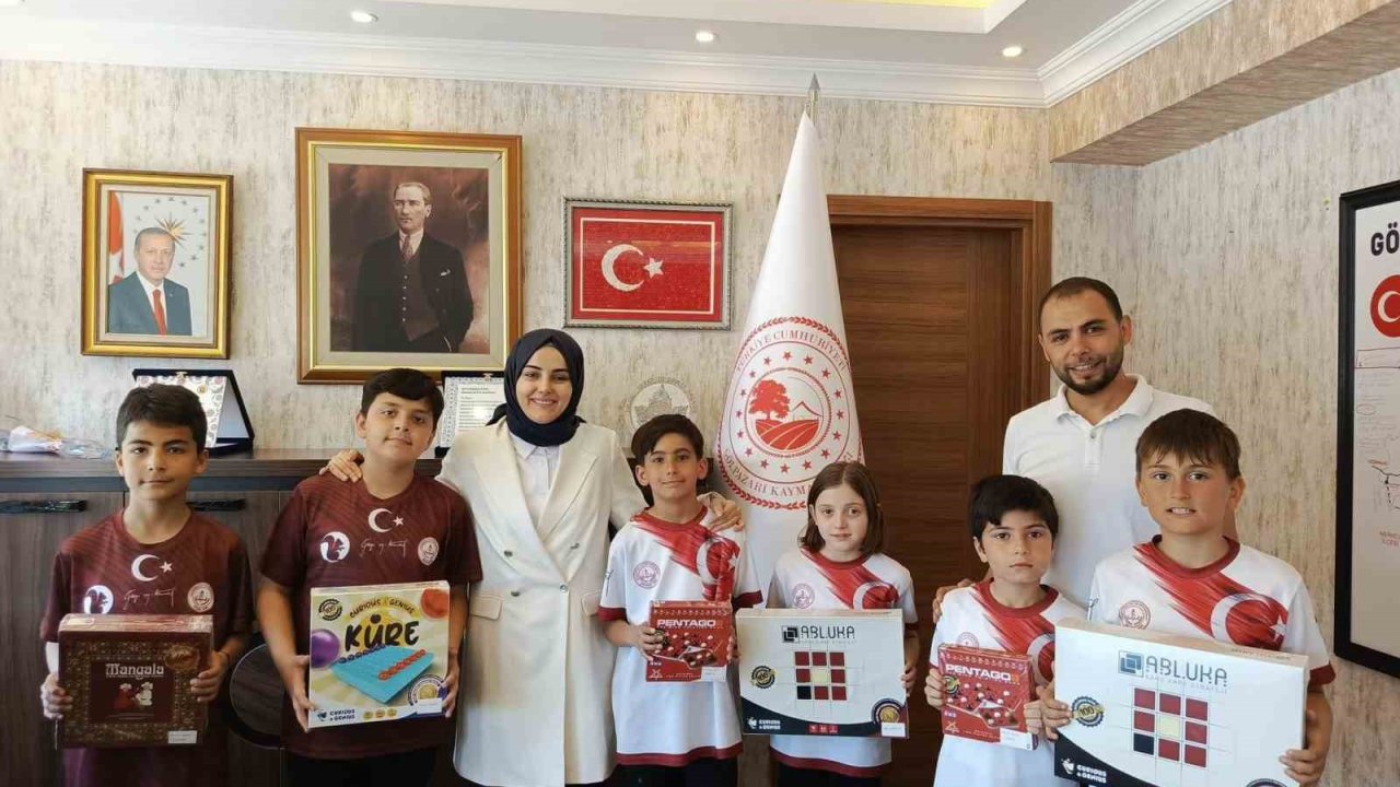 Dereceye Giren Öğrencilerden Kaymakama Ziyaret