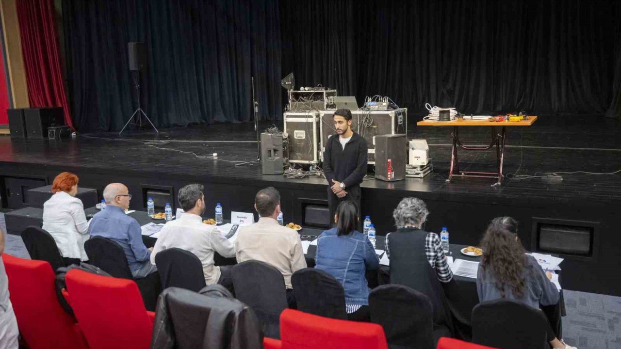 Mersin Büyükşehir Belediyesi Sanatçı Kadrosunu Genişletiyor