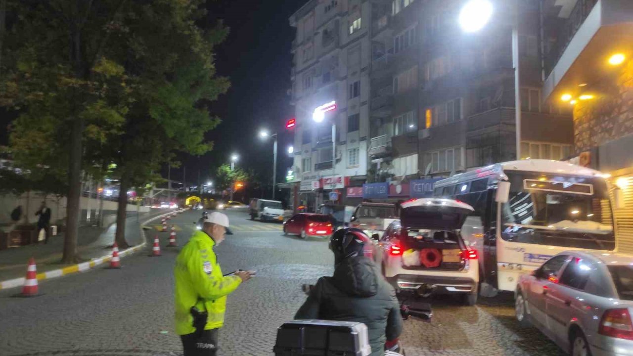 Aydın’da Trafik Ekiplerinden ‘Reflektör Yelek’ Denetimi