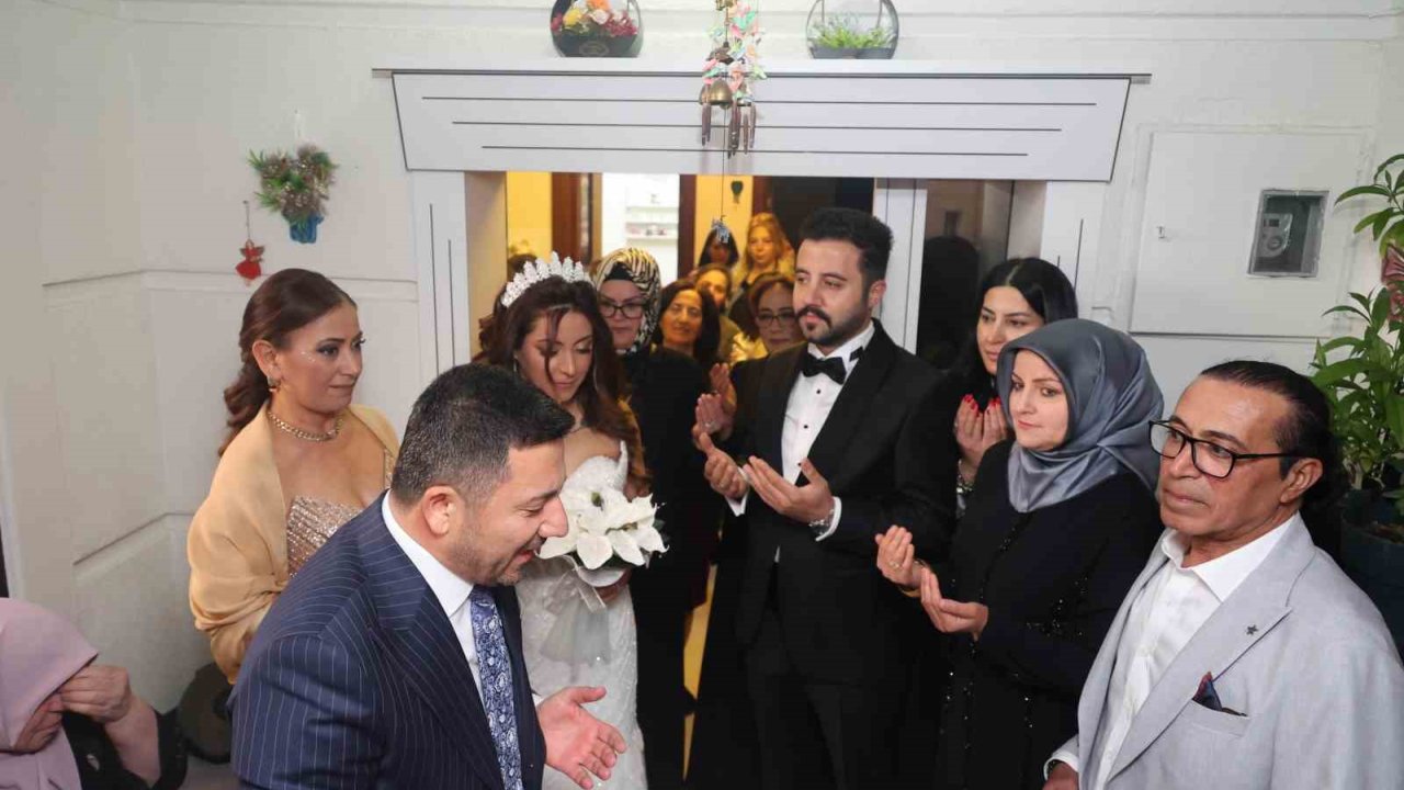 Başkan Arı, Makam Şoförünün Gelin Aracını Sürdü