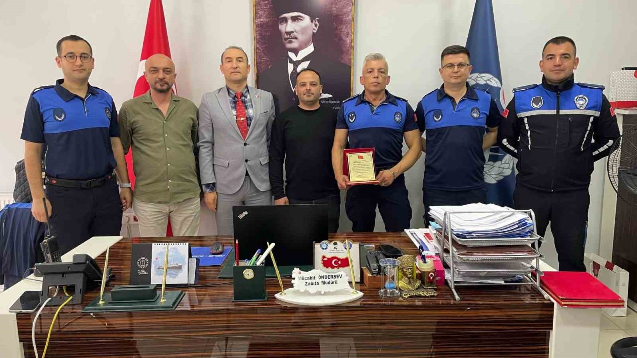 Bilecik’te Başarılı Operasyonlara İmza Atan Zabıtalara Plaket Verdi