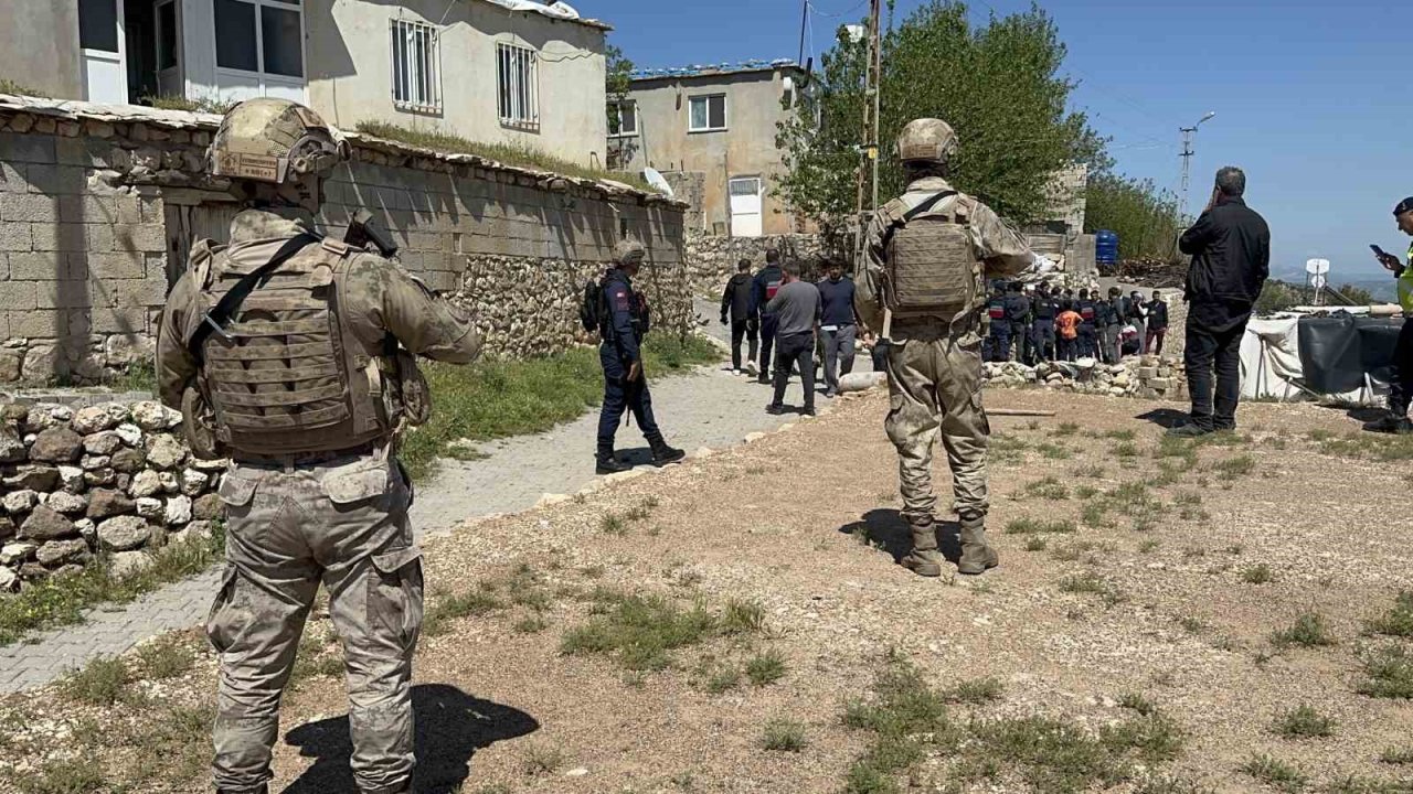 Husumetli Aileler Birbirine Girdi: 5 Yaralı, 15 Gözaltı