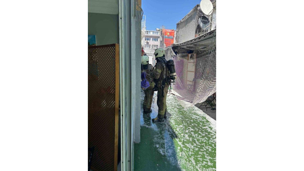 Bakırköy’de Çakmakla Oynayan Çocuk Yangın Çıkardı