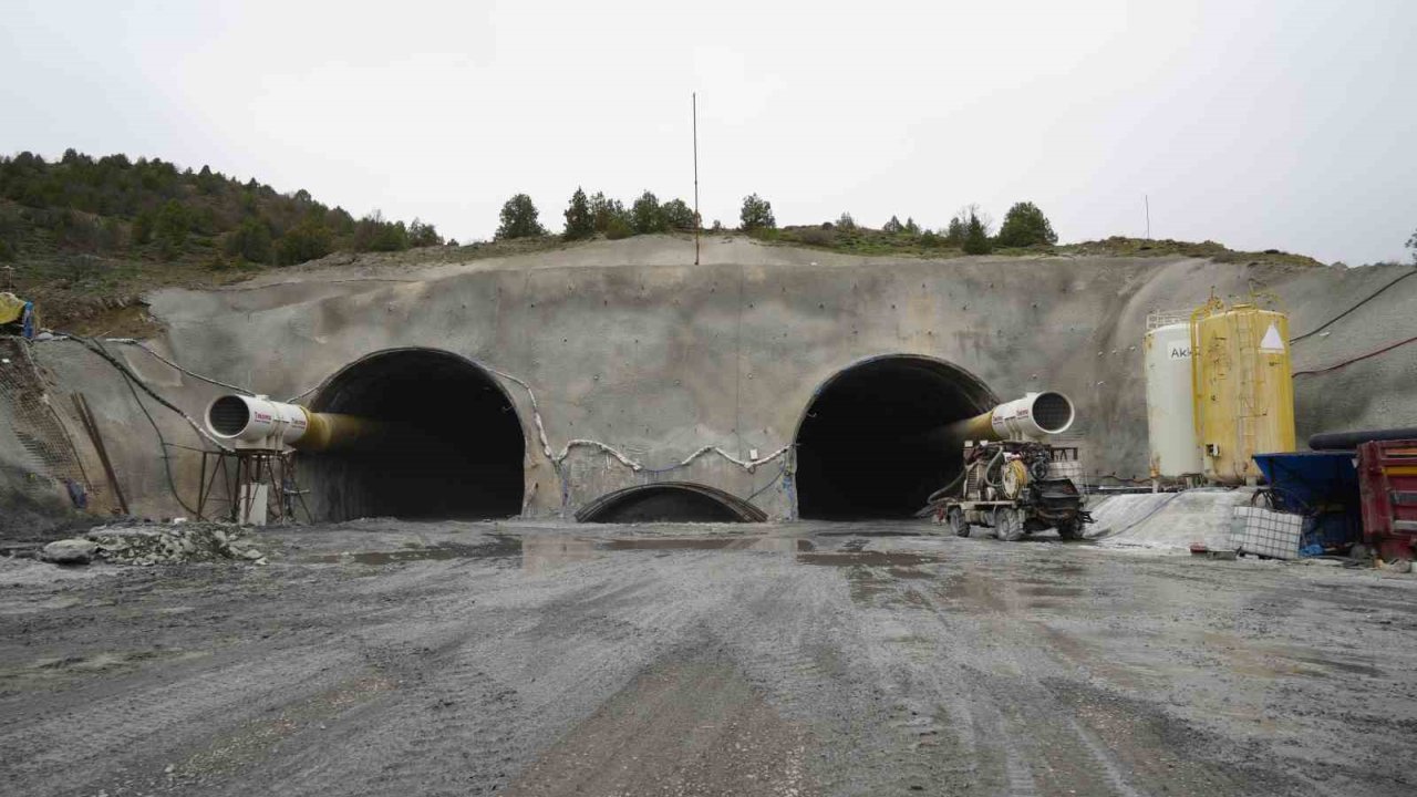 Gümüşhane’de Yapımına Başlanan Pekün Dağı Tüneli 8 Yıldır Açılamıyor