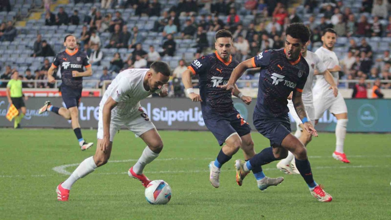 Trendyol Süper Lig: Atakaş Hatayspor: 2 - Başakşehir: 4 (Maç Sonucu)