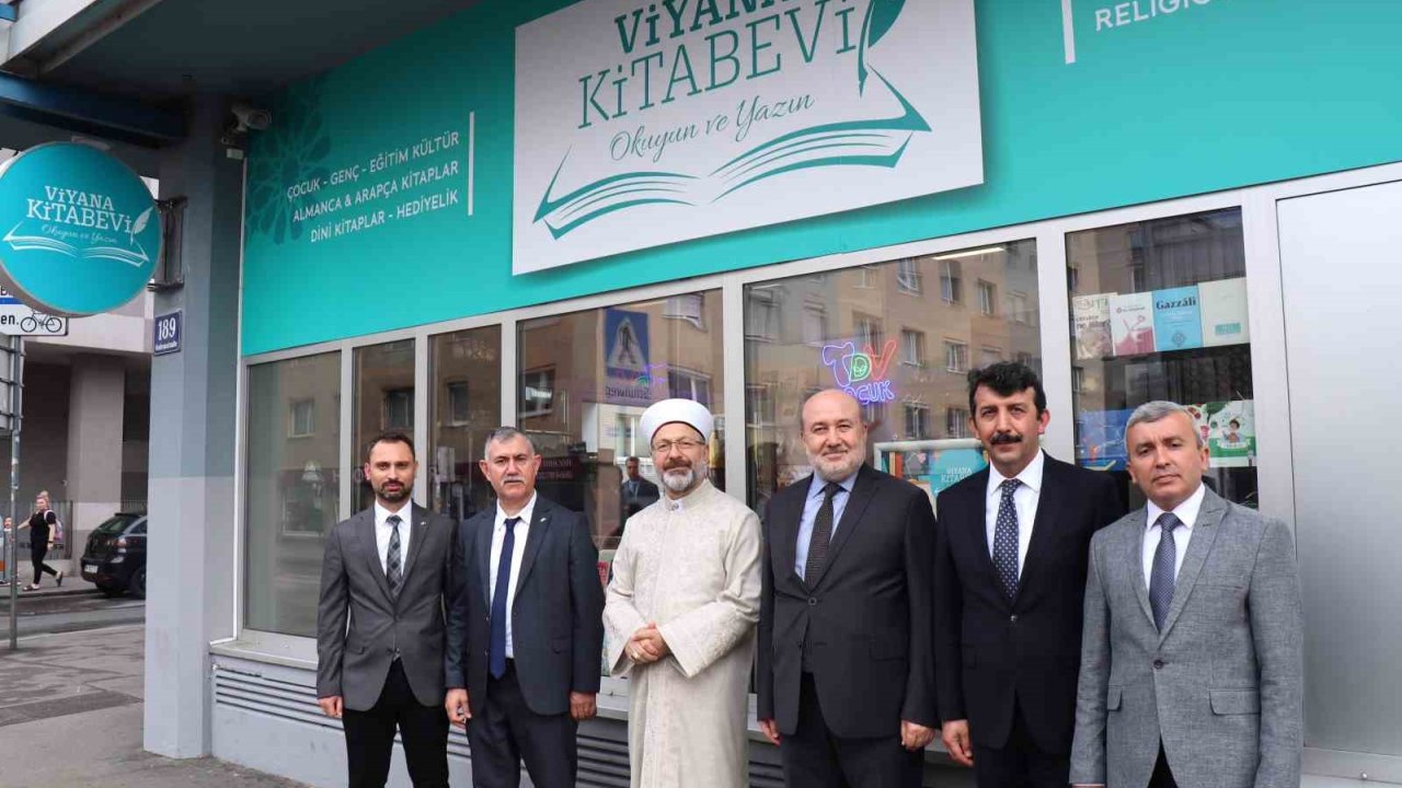 Diyanet İşleri Başkanı Erbaş, Viyana’da Atib Kitabevi’ni Ziyaret Etti