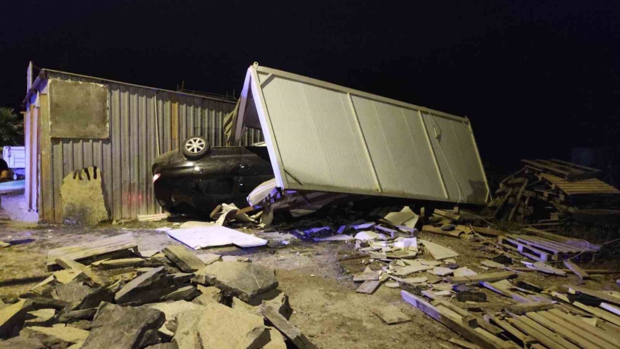 Bodrum’da Otomobil Konteynere Çarptı: 3 Yaralı