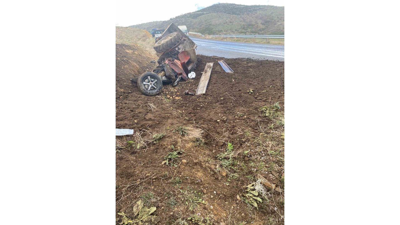 Kontrolden Çıkan Traktör Şarampole Yuvarlandı